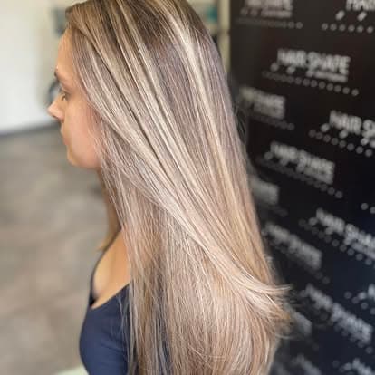 Długi blond — fryzura z salonu Hair Shape